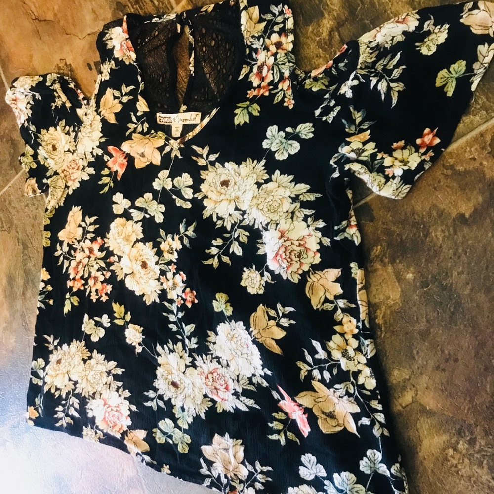 PENDING TRADE Cold shoulder blouse